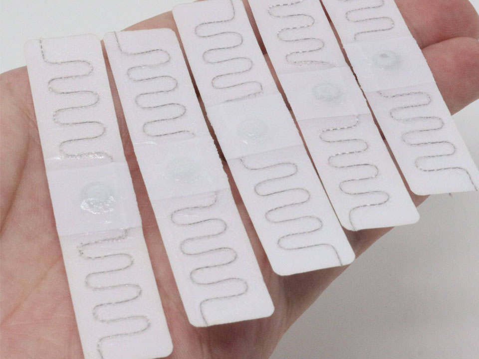 RFID Laundry Tags Explained: How Industrial Textile Tracking Works 3 RFID Laundry Tags