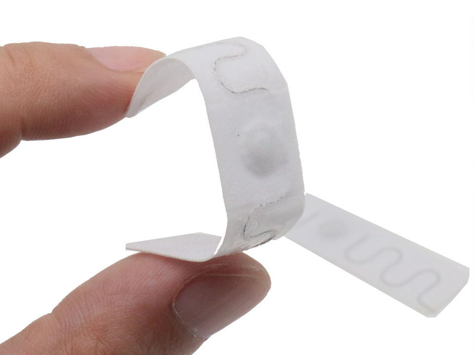 RFID Laundry Tags Explained: How Industrial Textile Tracking Works 4 RFID Laundry Tags